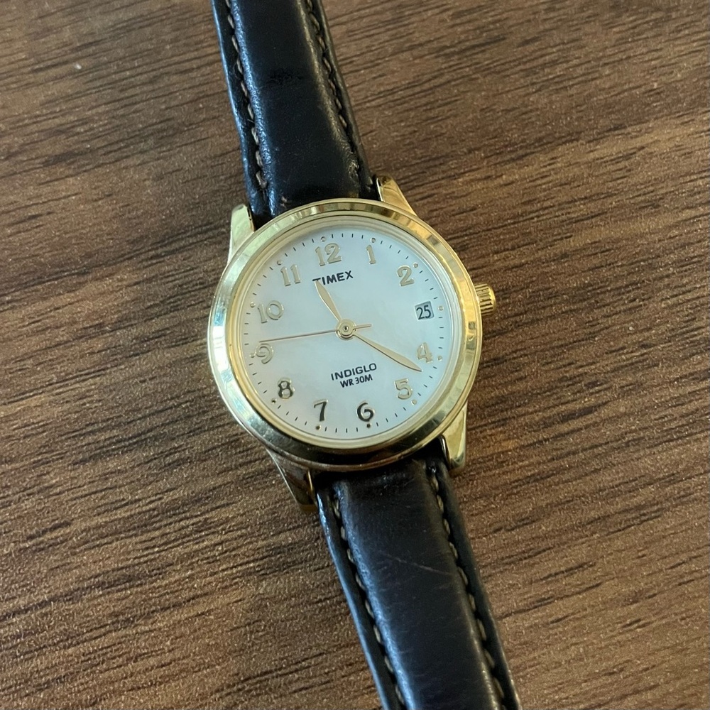 Timex Easy Reader Womens Gold Watch 25mm Indiglo Leather Strap 2026-1d2